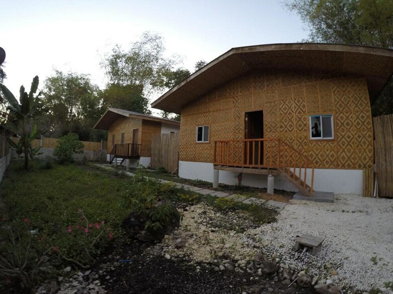Hostal B-hol Huts - Hostel