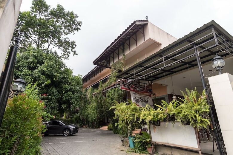 Hotel Oyo 994 Huber Apartment