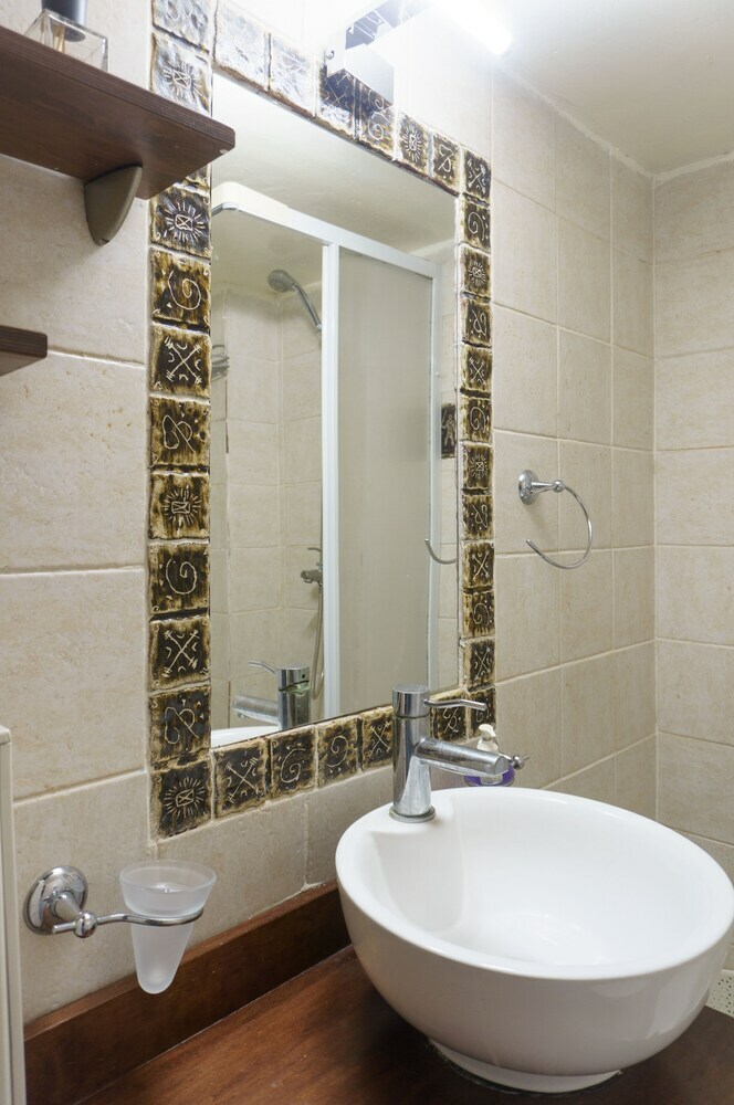 Apartamentos Koukaki Confidential