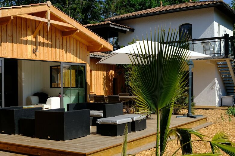 Hotel Chambres & Table D'h�tes Villa-arestel