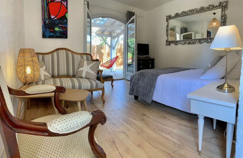 Hotel Chambres & Table D'h�tes Villa-arestel