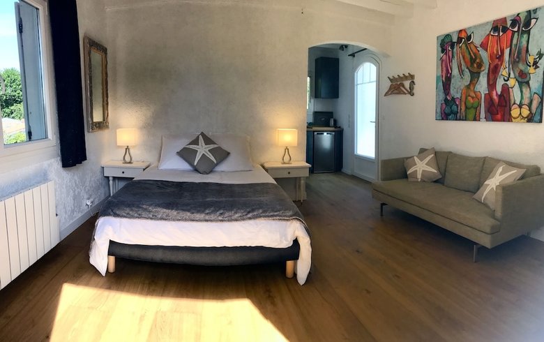 Hotel Chambres & Table D'h�tes Villa-arestel