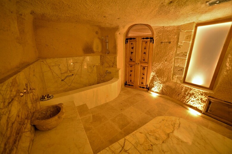 Crassus Cave Hotel