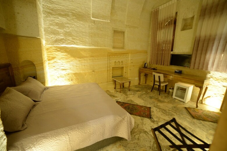 Crassus Cave Hotel