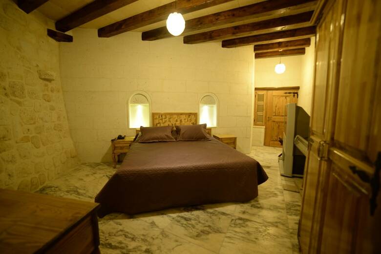 Crassus Cave Hotel