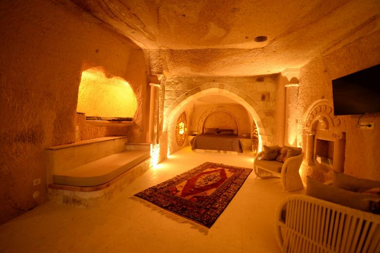 Crassus Cave Hotel