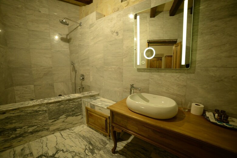 Crassus Cave Hotel