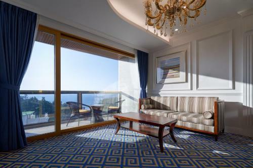 Goldone Hotel & Suites