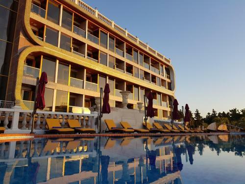 Goldone Hotel & Suites