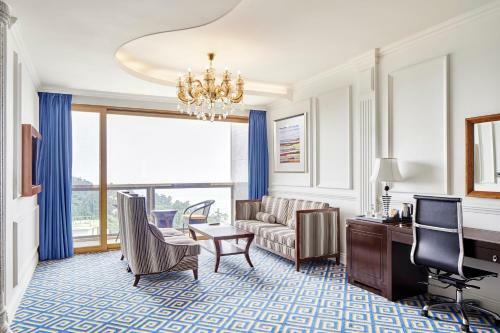 Goldone Hotel & Suites