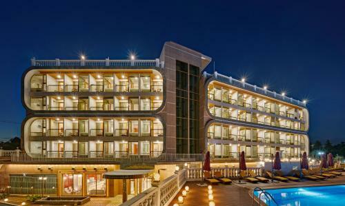 Goldone Hotel & Suites
