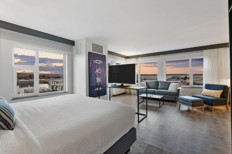 Hotel Indigo Everett - Waterfront Place