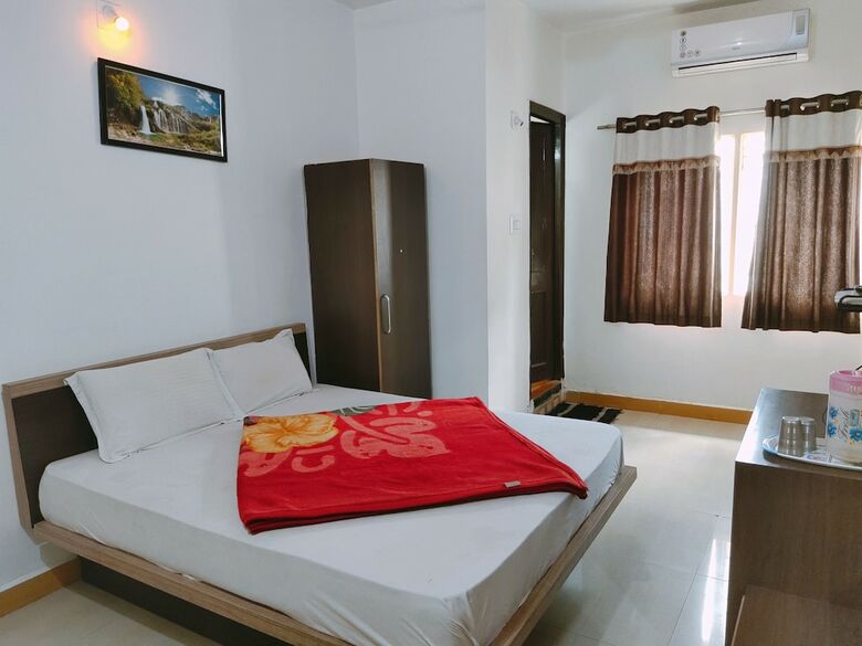 Hotel Radhika Palace