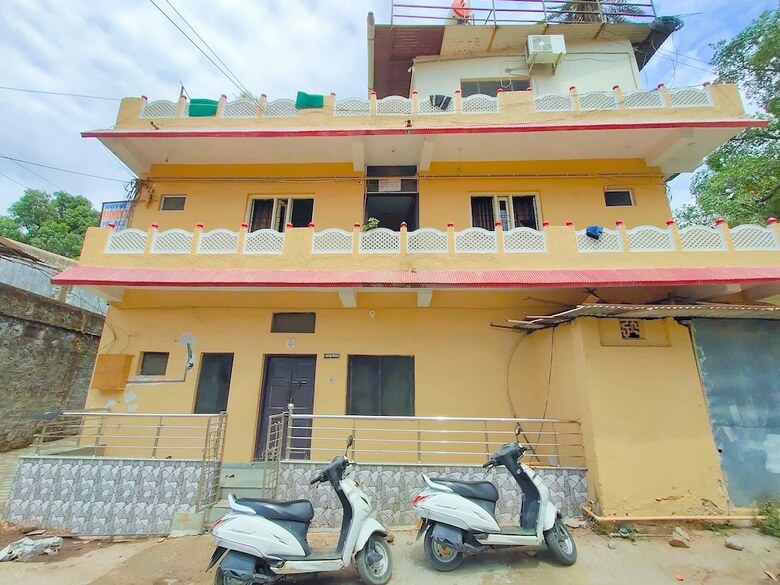 Hotel Radhika Palace