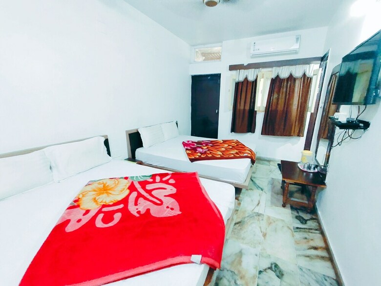 Hotel Radhika Palace