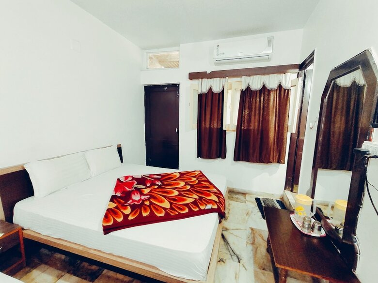 Hotel Radhika Palace