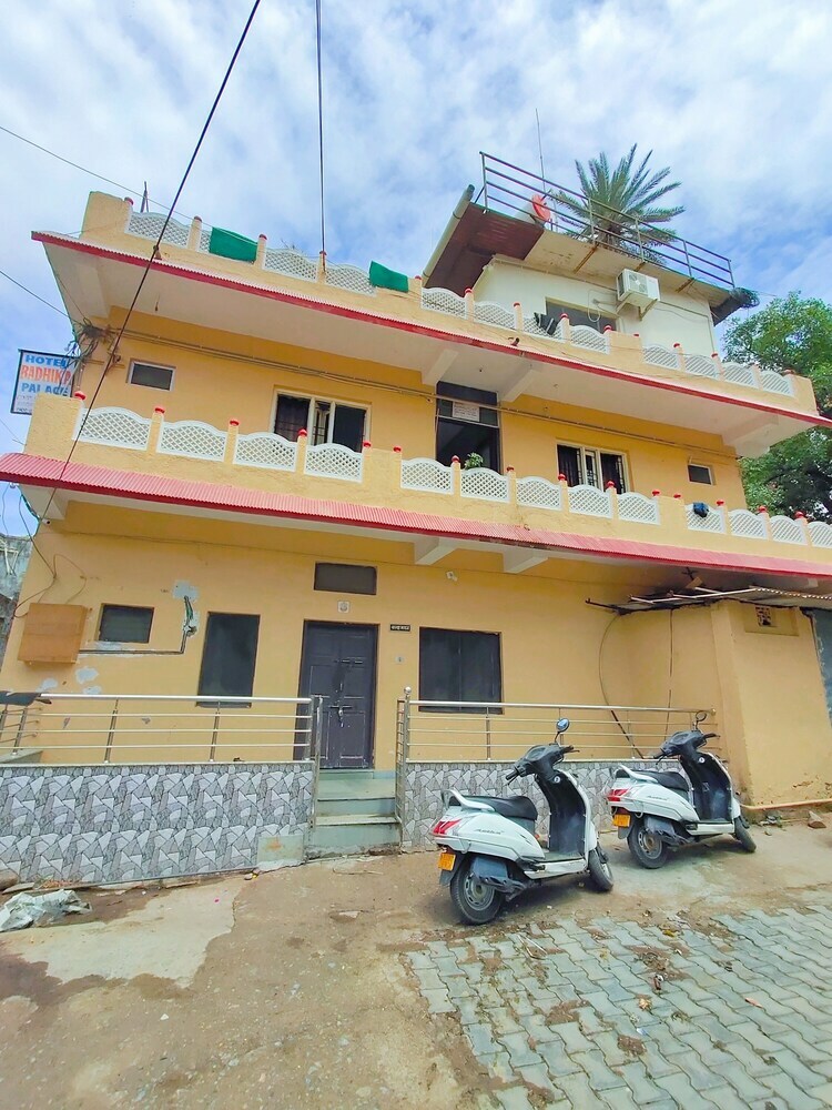 Hotel Radhika Palace