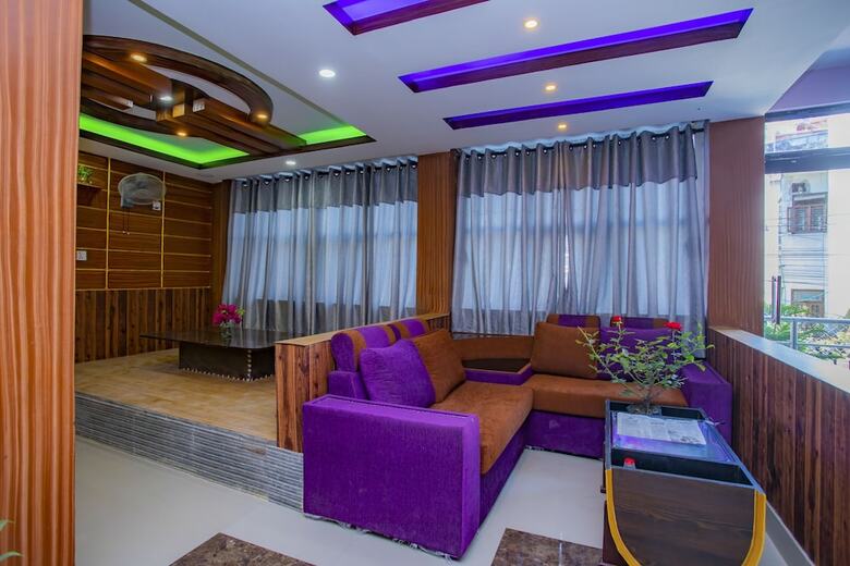 Oyo 303 Hotel Luxury