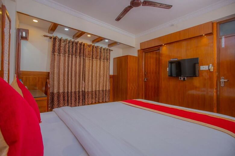 Oyo 304 Hotel Manmana