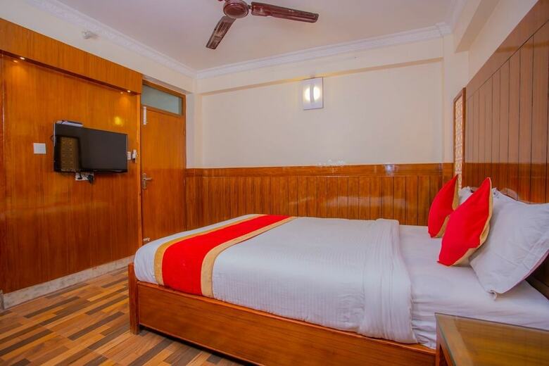 Oyo 304 Hotel Manmana