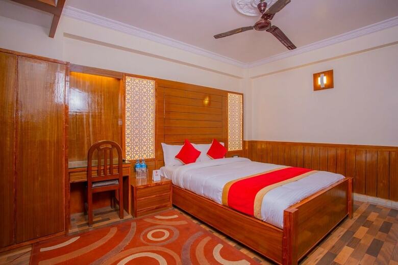 Oyo 304 Hotel Manmana