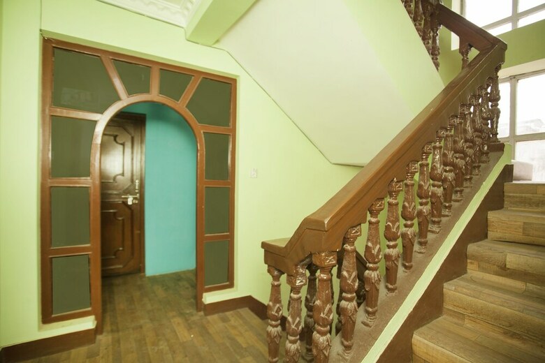 Oyo 372 Hotel Happy Inn