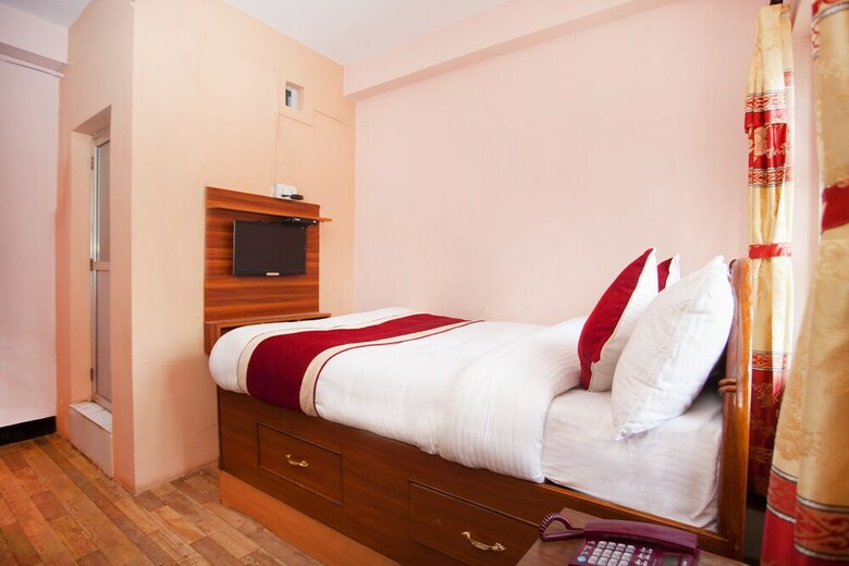 Oyo 372 Hotel Happy Inn