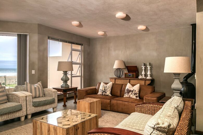 Blue Pearl - Situated Right On The Beach