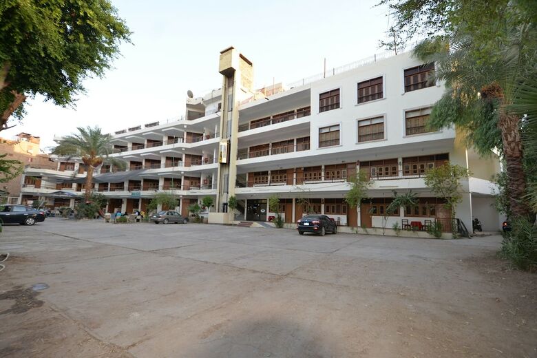 Rezeiky Hotel And Camp Luxor