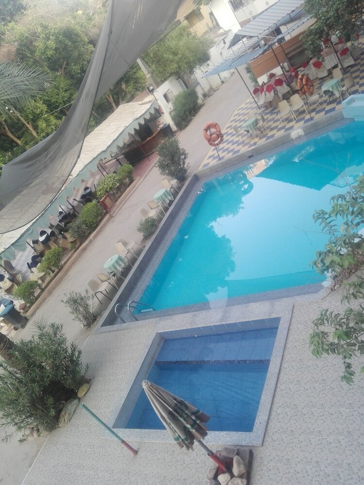Rezeiky Hotel And Camp Luxor