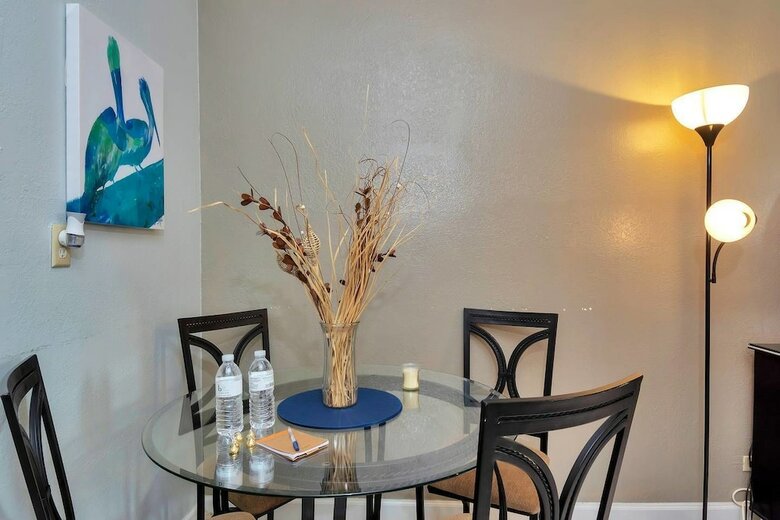 Apartamentos Gorgeous Gem, Walk From The Ocean!!