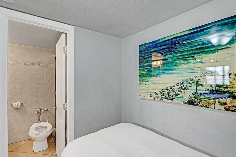Apartamentos Gorgeous Gem, Walk From The Ocean!!