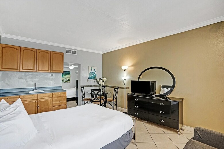 Apartamentos Gorgeous Gem, Walk From The Ocean!!