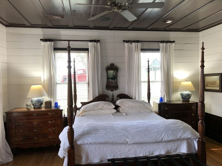 Bed & Breakfast Wakefield Farms Llc