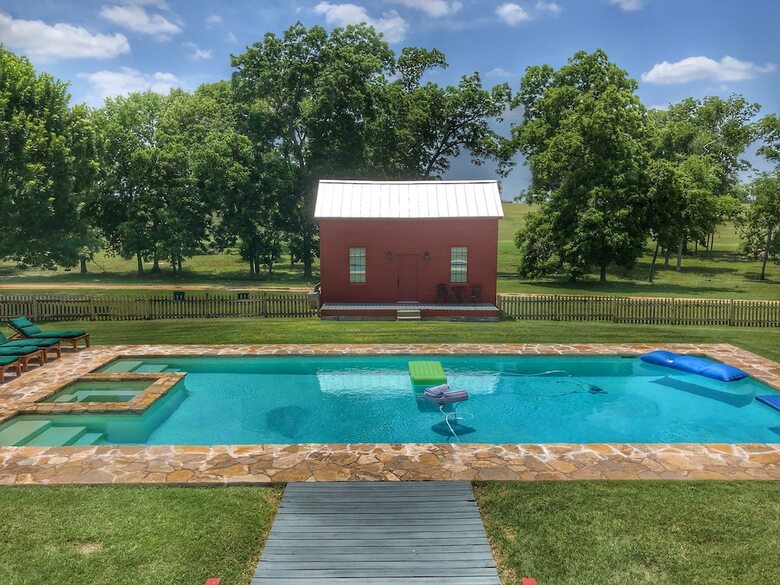 Bed & Breakfast Wakefield Farms Llc