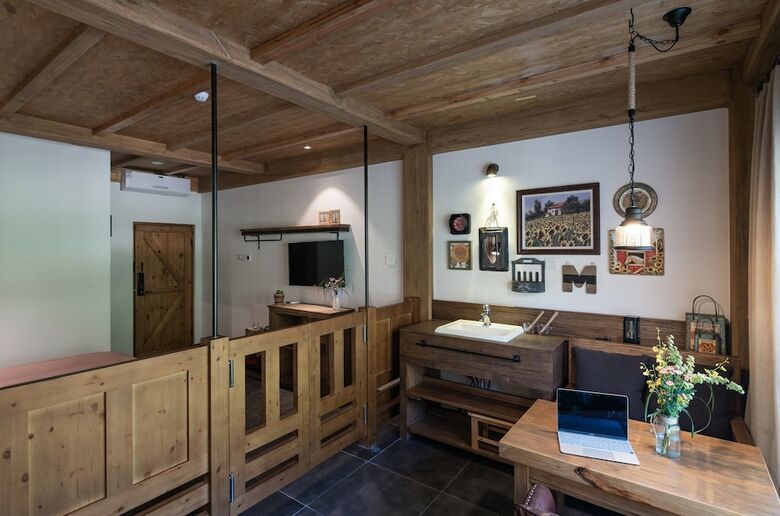 Castle Farmstay Hotel