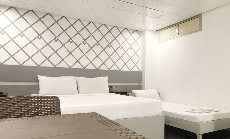 Hotel Acme Inn Subic