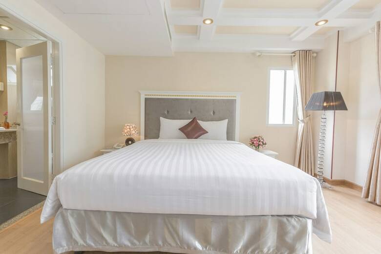 Dyn Opera Hotel