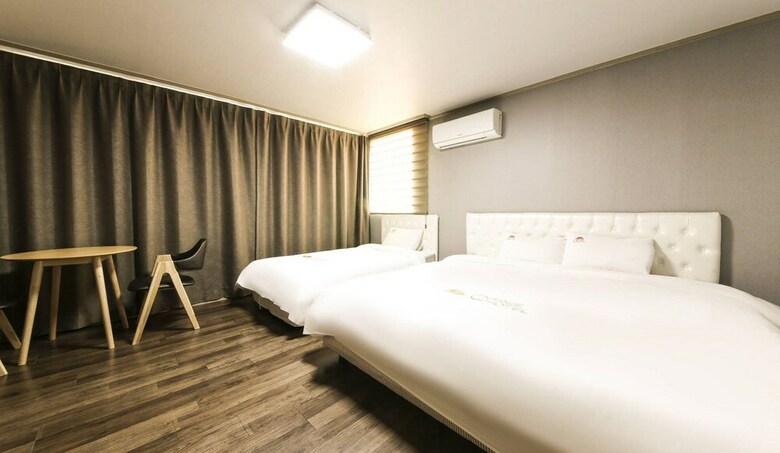 Orange Hotel