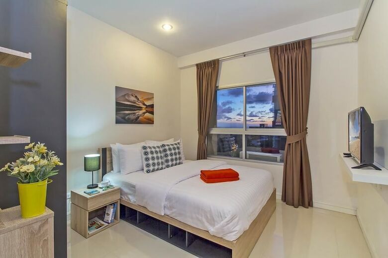 Chic Condo Karon