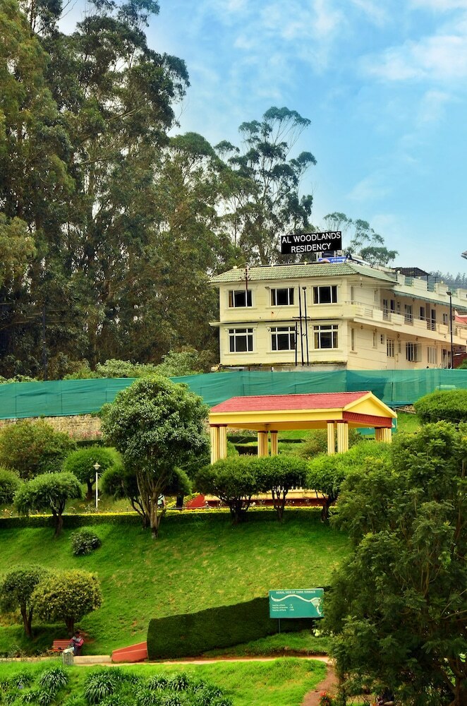 Hotel Al Woodlands Residency