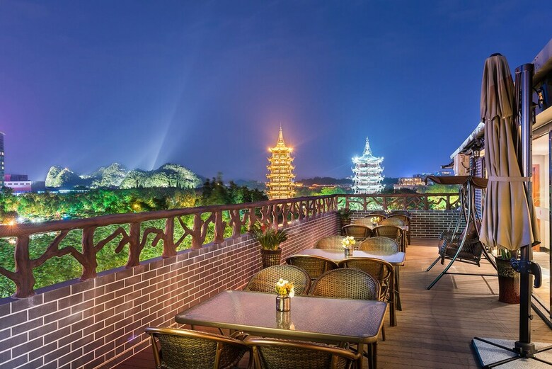 Wandering Around Xiangshan Hotel