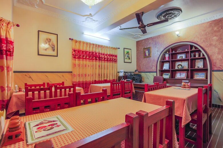 Oyo 403 Hotel Paradise Inn