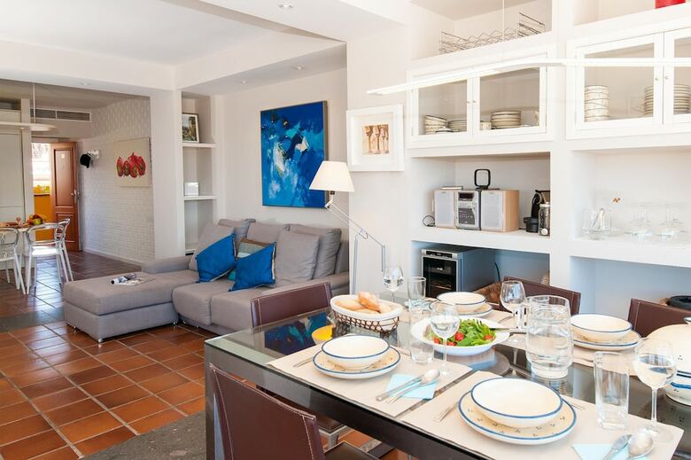 Beach Front Apartment In Playa de Las Burras Cn