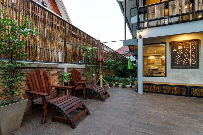 Hotel Hostel One Art & Gallery