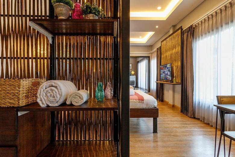 Hotel Hostel One Art & Gallery