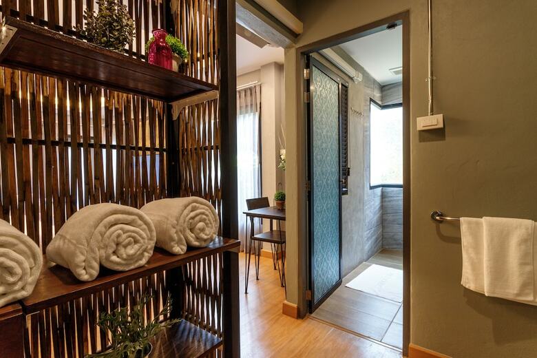 Hotel Hostel One Art & Gallery