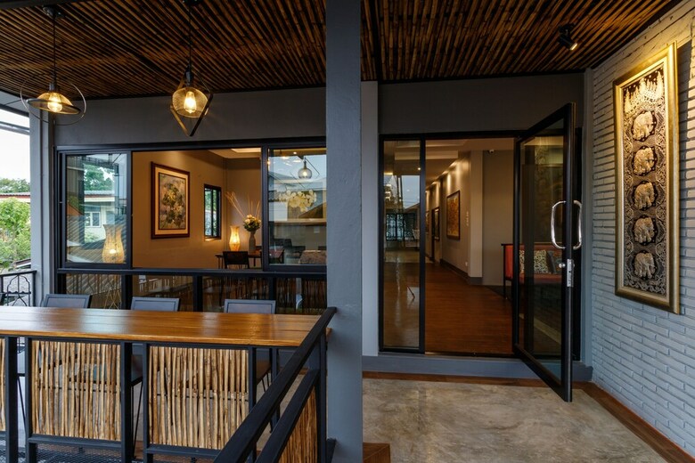 Hotel Hostel One Art & Gallery