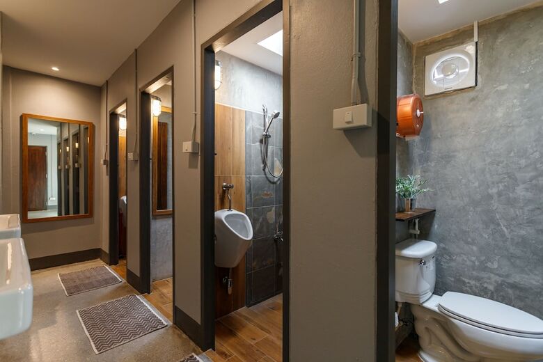 Hotel Hostel One Art & Gallery