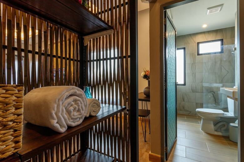 Hotel Hostel One Art & Gallery